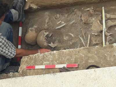 Sul luogo � intervenuta la Soprintendenza per i Beni archeologici che dopo le verifiche del caso ha provveduto a rimuovere i resti dell�antica �coppietta�